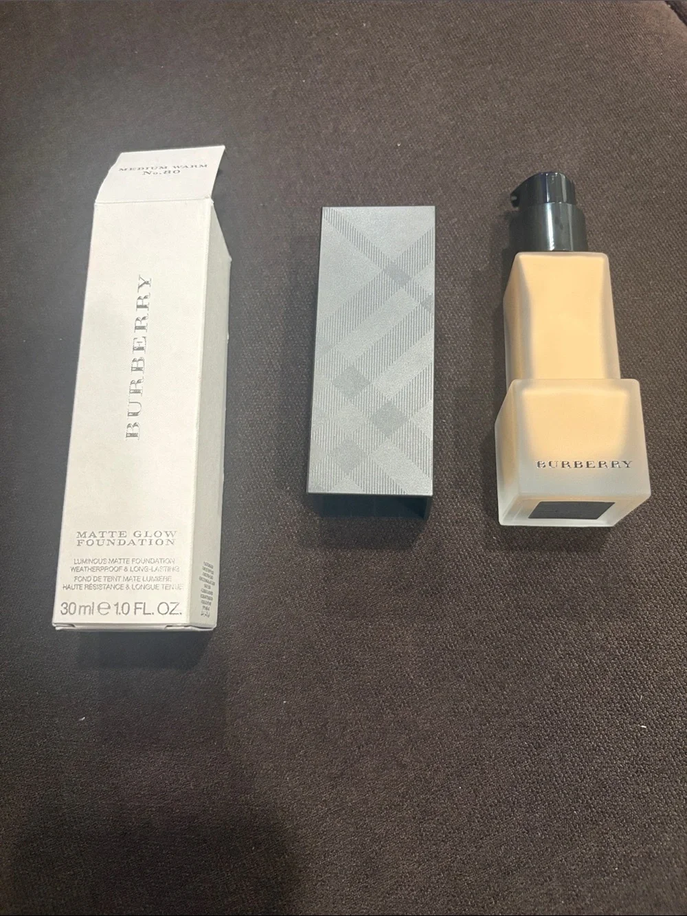Burberry Matte Glow foundation in Medium Warm No.80